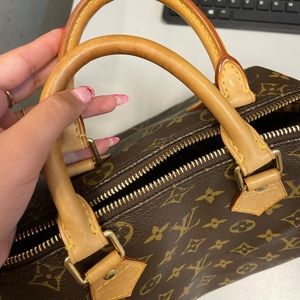 Louis Vuitton speedy 25 monogram, great condition.